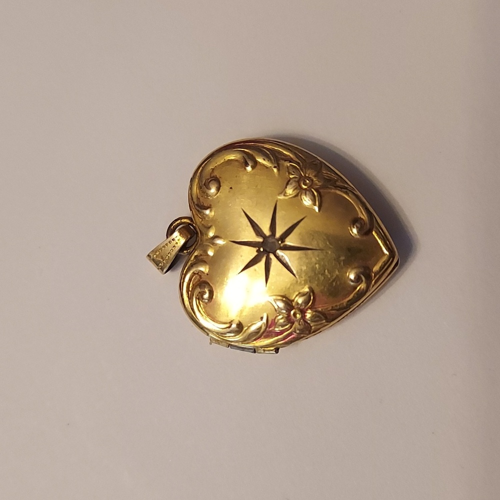 12K Gold Heart Pendant